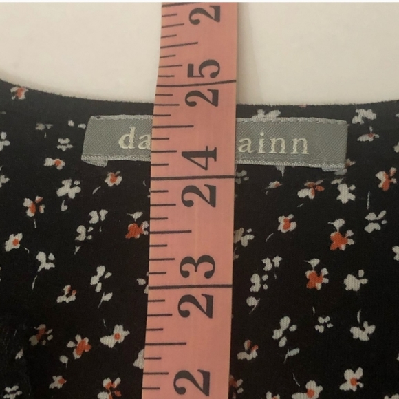 Daniel Rainn Black Top Tiny Flower Print Ruffle Accent Size PS - Picture 8 of 8